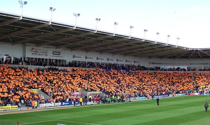 Ảnh Khán đài Tây sân Bloomfield Road