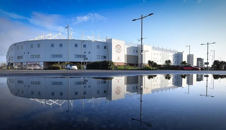 Ảnh Tổng quan bên ngoài sân Bloomfield Road