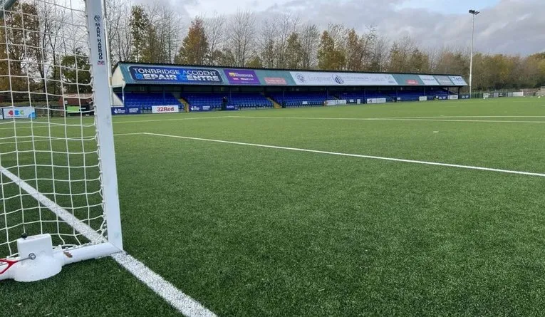 Cấu trúc khán đài sân Longmead Stadium