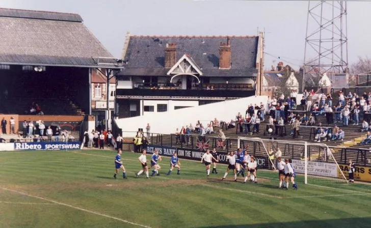 Craven Cottage vào đầu thập niên 1980, một góc nhìn về quá khứ đầy hoài niệm của sân vận động