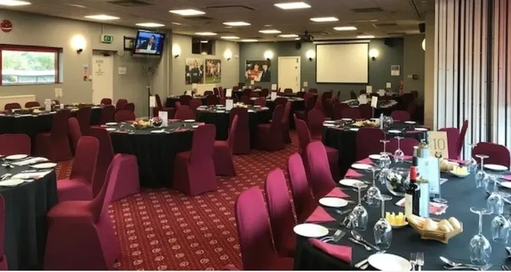 Dịch vụ khách sạn VIP Broadfield Stadium