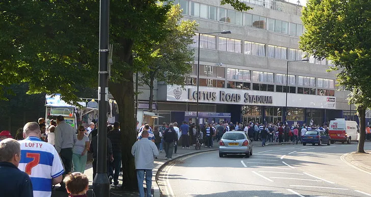 Đường dẫn đến sân vận động Loftus Road
