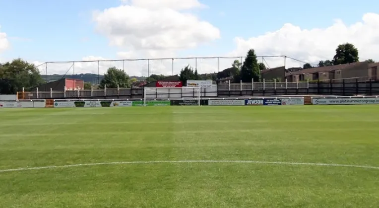 Góc khán đài The Bath End tại sân Twerton Park, Bath