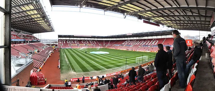 Góc nhìn từ khán đài Bet365 Stadium