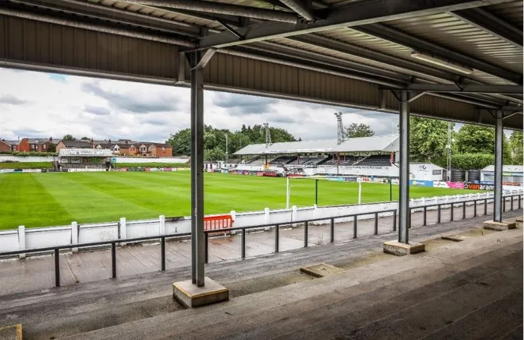 Góc nhìn từ khán đài Victory Park Chorley FC