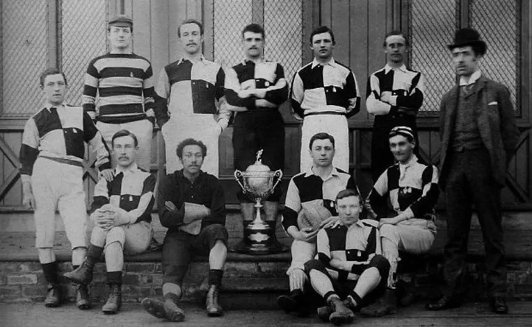 Hình ảnh lịch sử của Darlington FC, phản ánh chặng đường thăng trầm của câu lạc bộ.
