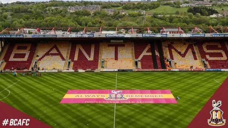 Khán đài Bantams Stand tại Valley Parade, biểu tượng cho biệt danh của Bradford City
