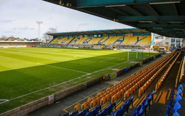 Khán đài chính sân Plainmoor, trung tâm của sự cổ vũ cuồng nhiệt từ người hâm mộ Torquay United