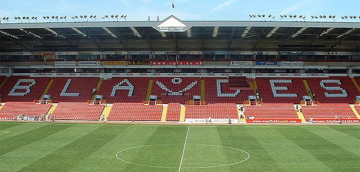 Khán đài John Street tại sân Bramall Lane, nơi hòa mình vào không khí bóng đá sôi động