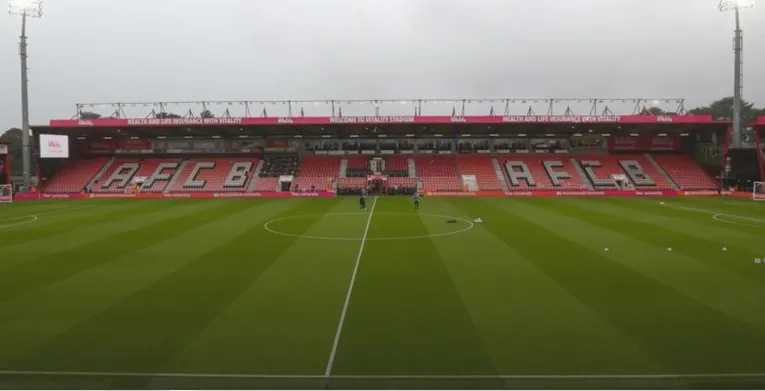 Khán đài sân Vitality Bournemouth, nơi người hâm mộ AFC Bournemouth thể hiện lòng trung thành