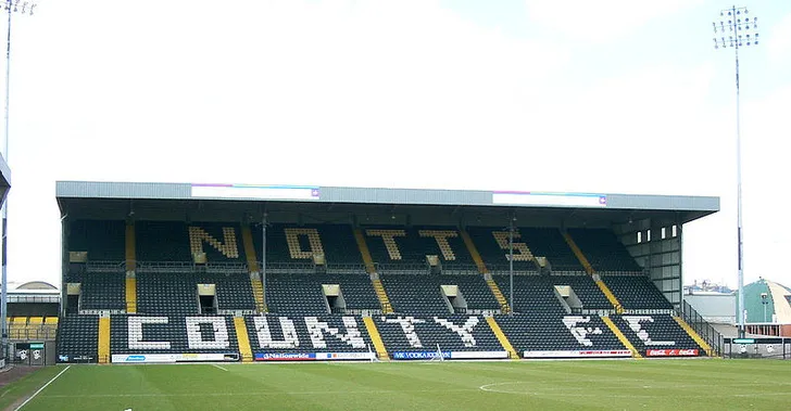 Khán đài The Kop Stand, biểu tượng của sự cuồng nhiệt tại Meadow Lane