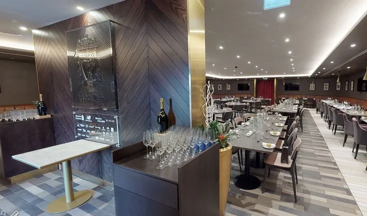 Khu vực 1862 Lounge tại Anfield, thể hiện không gian sang trọng và hiện đại dành cho khách VIP