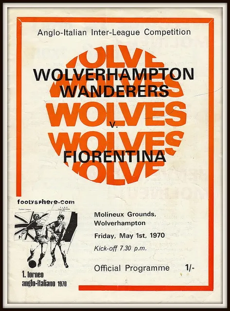 Logo và linh vật đặc trưng của câu lạc bộ Wolverhampton Wanderers.