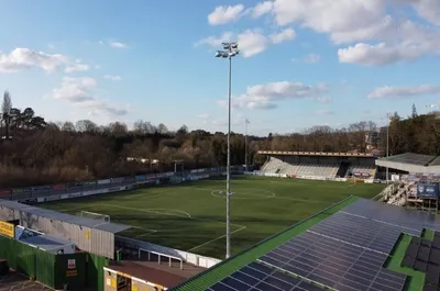 Sân Gallagher Stadium Maidstone United nhìn từ trên cao, biểu tượng của sự hồi sinh