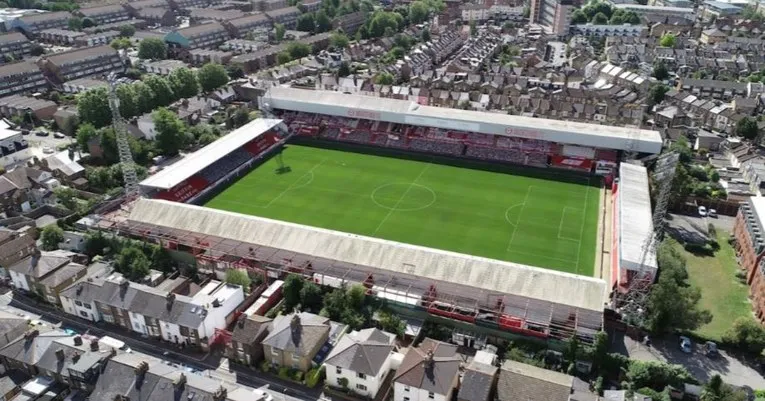 Sân vận động Griffin Park lịch sử, nơi khởi nguồn cảm xúc của Brentford trước khi chuyển mình