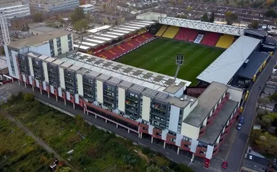 Sân vận động Vicarage Road nhìn từ trên cao, thể hiện toàn bộ kiến trúc và không gian xung quanh Watford FC.