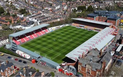 St. James Park Exeter nhìn từ trên cao, toát lên vẻ bình yên của một sân vận động lịch sử trong lòng thành phố