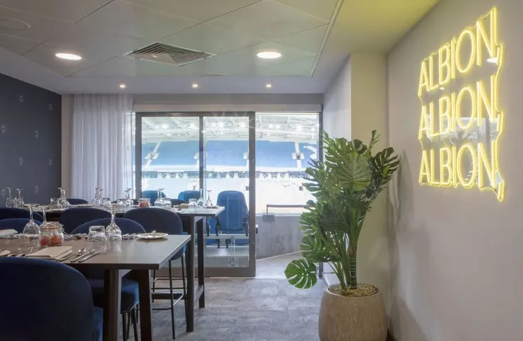 Thiết kế nội thất hiện đại của khu vực hospitality tại sân Falmer