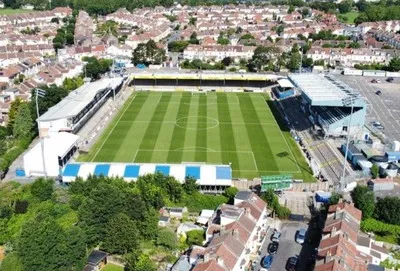 Toàn cảnh sân vận động Memorial Stadium từ trên cao, sân nhà của Bristol Rovers