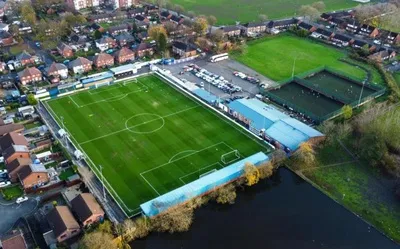 Toàn cảnh sân vận động Neuven Stadium Radcliffe FC, biểu tượng lịch sử bóng đá Anh