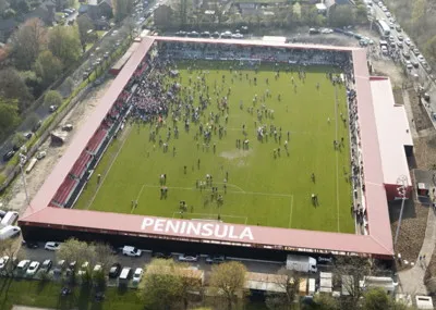 Toàn cảnh sân vận động Peninsula (Moor Lane) của Salford City FC