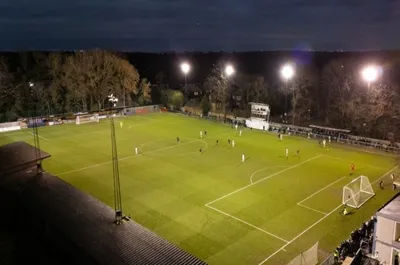 Tổng quan Sân vận động Beveree, mái nhà lịch sử của Hampton & Richmond Borough FC