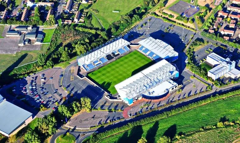 Tổng quan từ trên cao Sân vận động Kassam biểu tượng của Oxford United