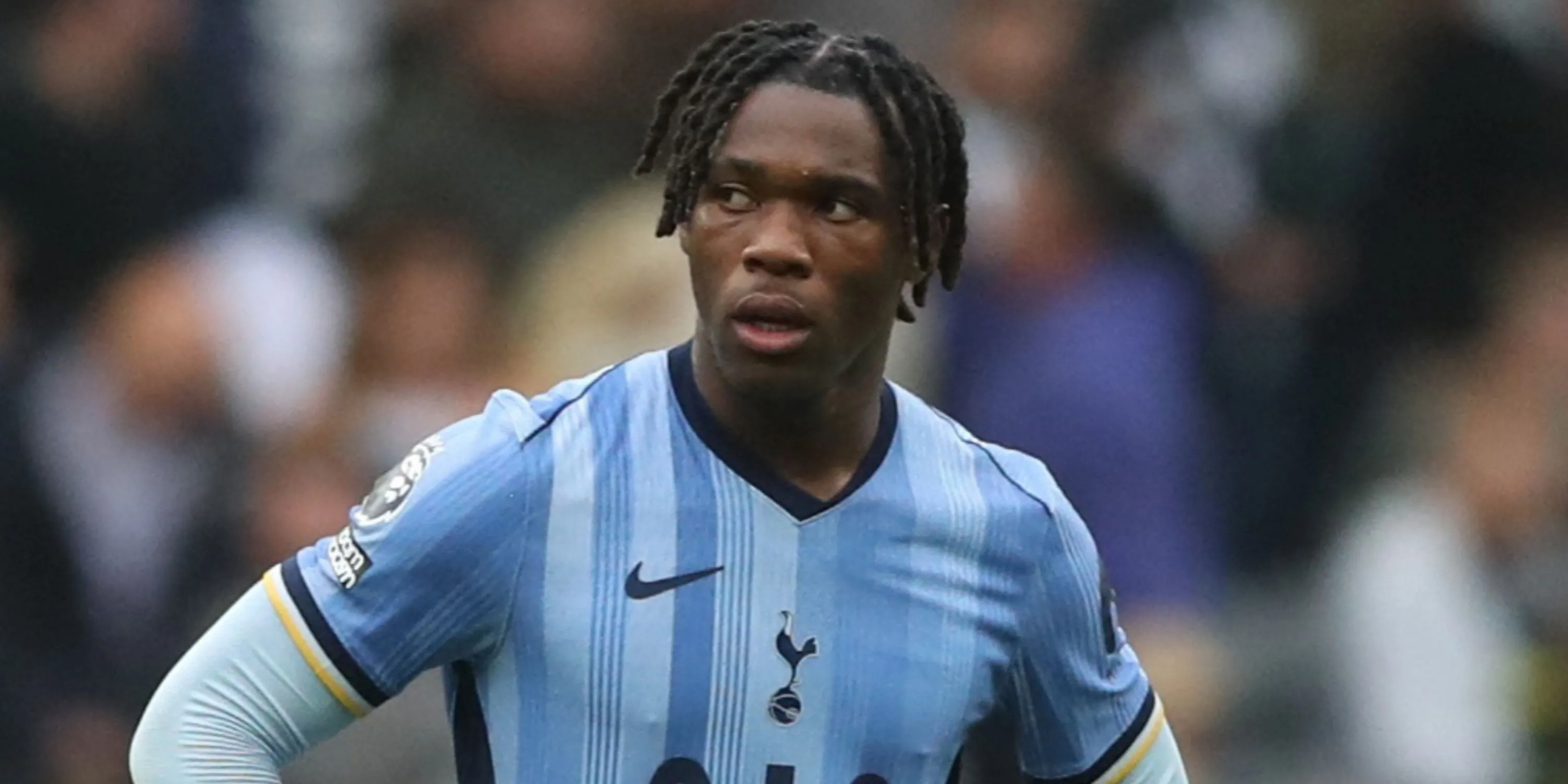 Destiny Udogie của Tottenham Hotspur trông buồn bã sau trận đấu tại St James' Park, Newcastle, Anh ngày 1 tháng 9 năm 2024