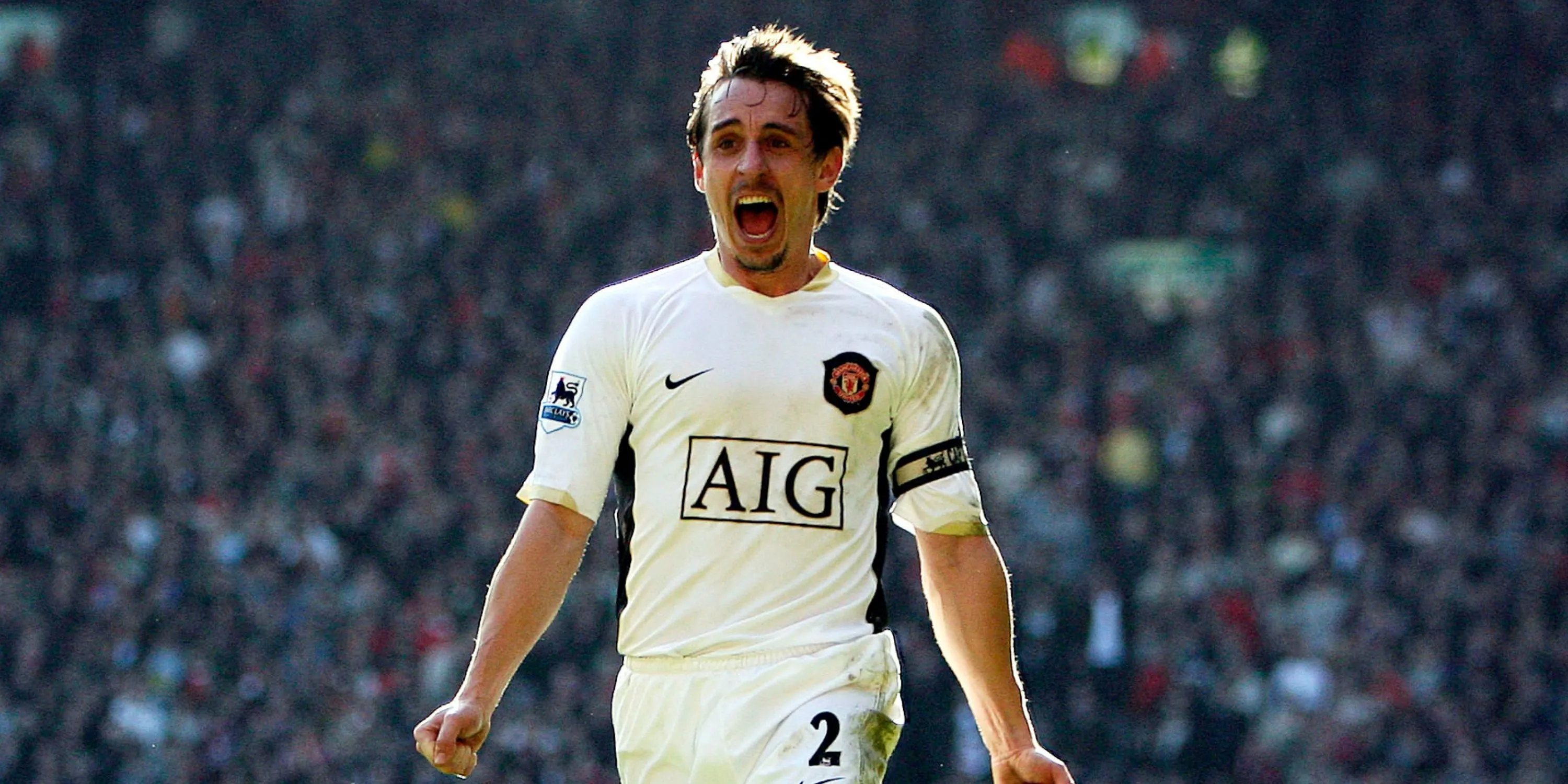 Gary Neville thời còn chơi cho Manchester United