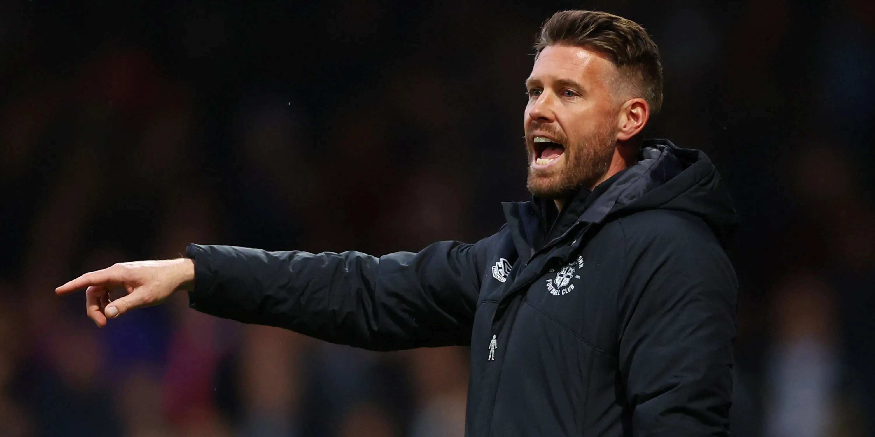 Rob Edwards trong thời kỳ làm việc tại Luton Town với Kenilworth Road