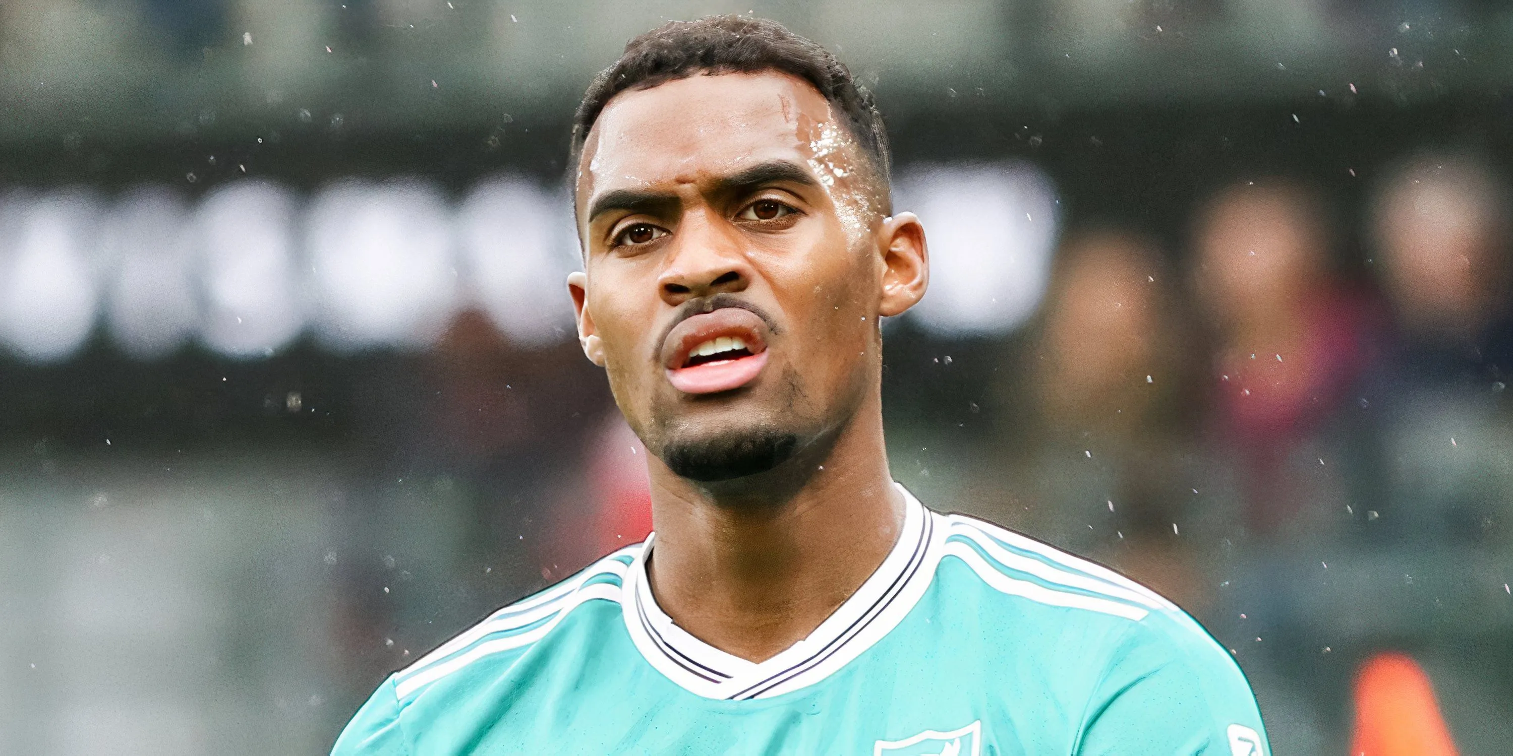 Ryan Gravenberch thi đấu cho Liverpool trong một trận Champions League