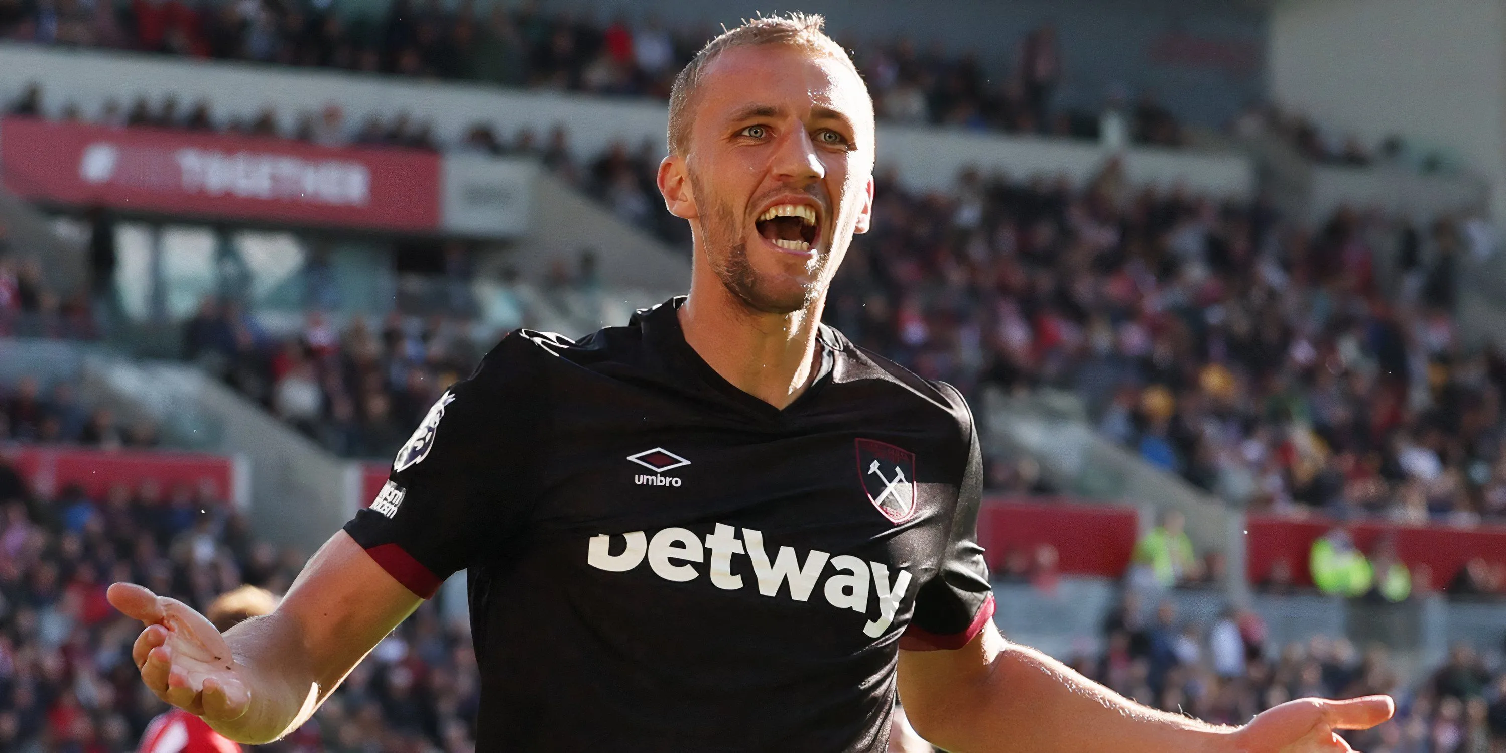 Tomas Soucek của West Ham United ăn mừng khi chơi cho Hammers